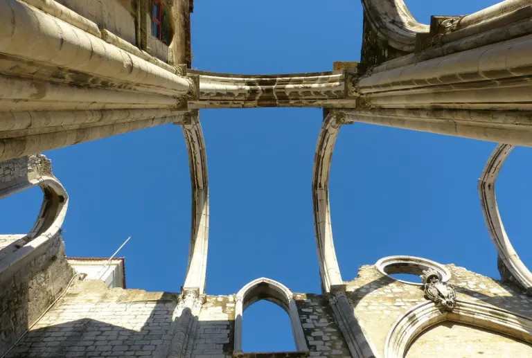 “Anche”. Preti, parrocchie, laicato